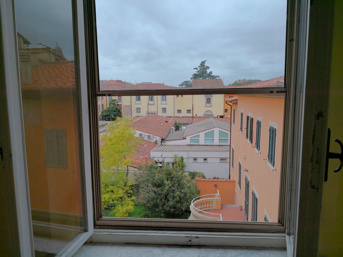 Window To The Tower Pisa Exterior foto
