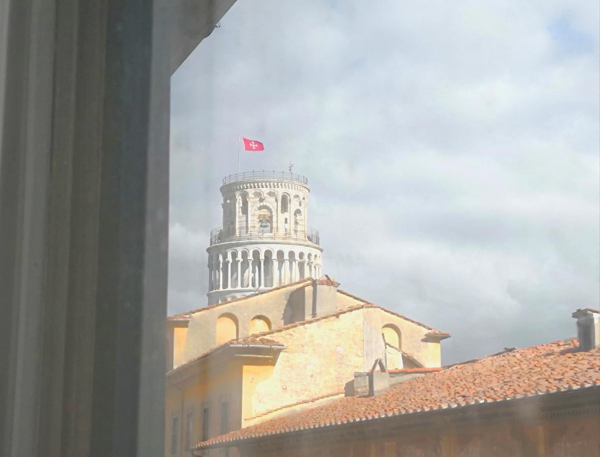 Window To The Tower Pisa Exterior foto